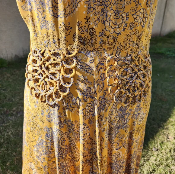 Vintage 1940s Novelty Print Dress with Lattice Features - Picture 3 of 13